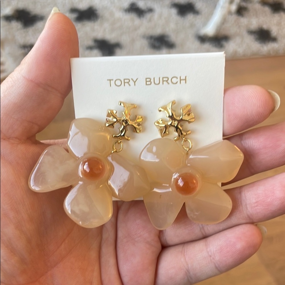 Tory Burch Floral Statement Earrings Cream Resin Flower Gold Tone Dangle